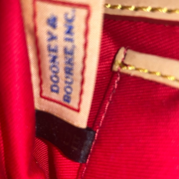 👠Dooney & Bourke Red/White Chevron Letter Carrier Crossbody Handbag Purse - Picture 9 of 12